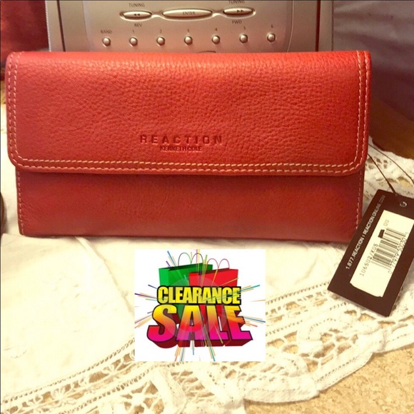 Kenneth Cole Reaction Handbags - Kenneth Cole Reaction Red Wallet NWT ☝🏻😍💐💃🏻👛